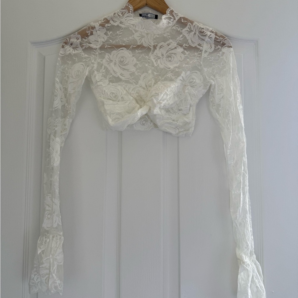 Elegant White Lace Long Sleeve Crop Top